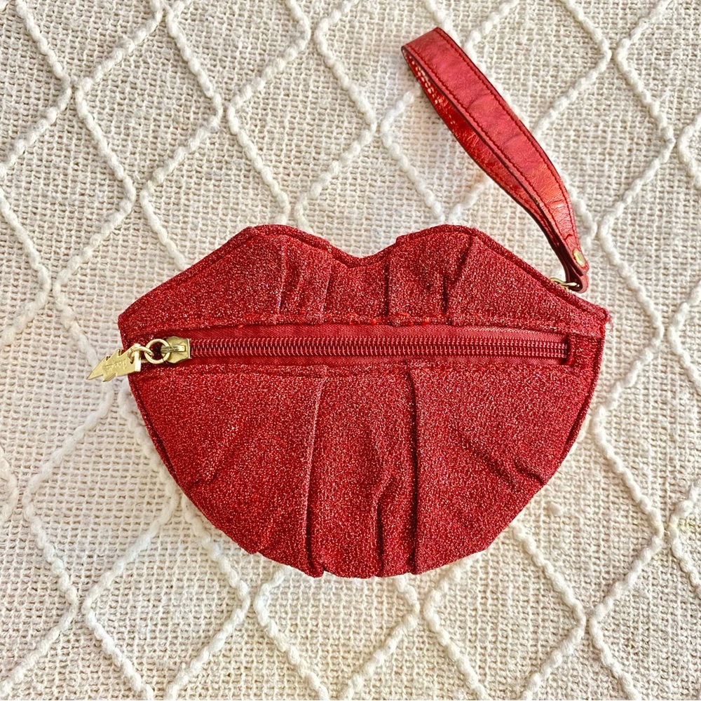 VINTAGE Betsey Johnson Betseyville glittery red Lips Wristlet purse